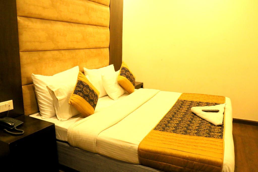 Hotel Benz International 德里 外观 照片