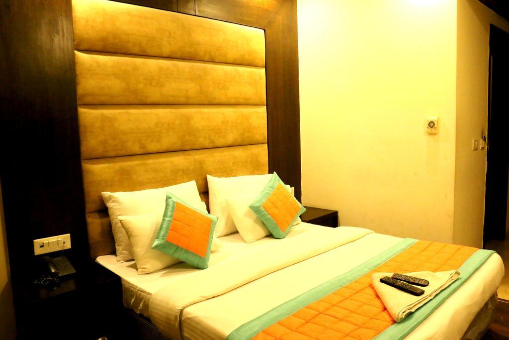 Hotel Benz International 德里 外观 照片