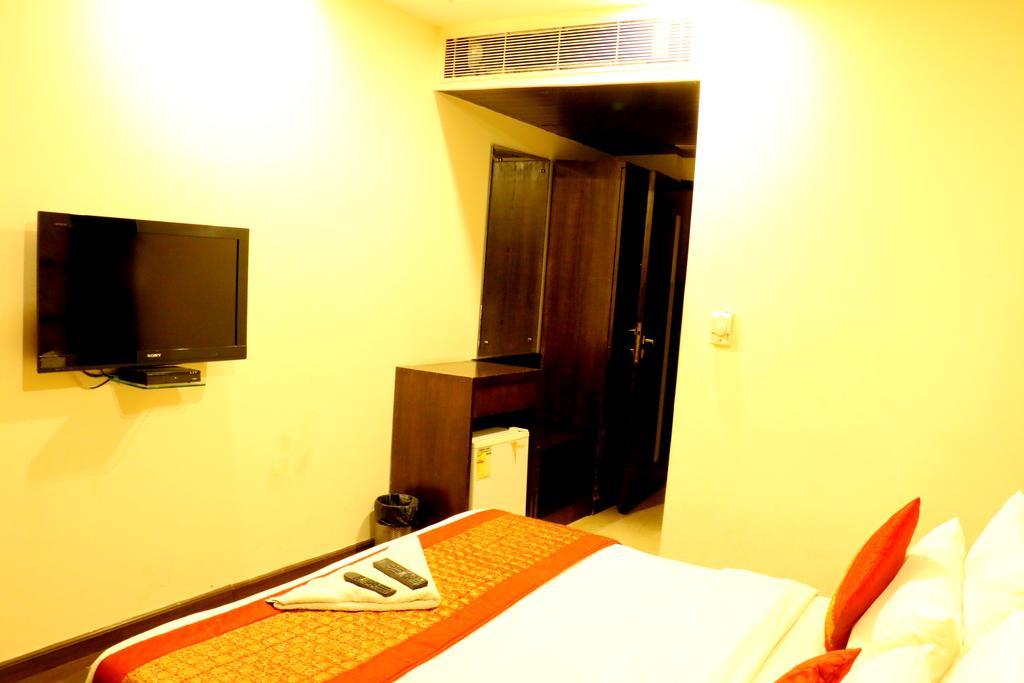 Hotel Benz International 德里 外观 照片