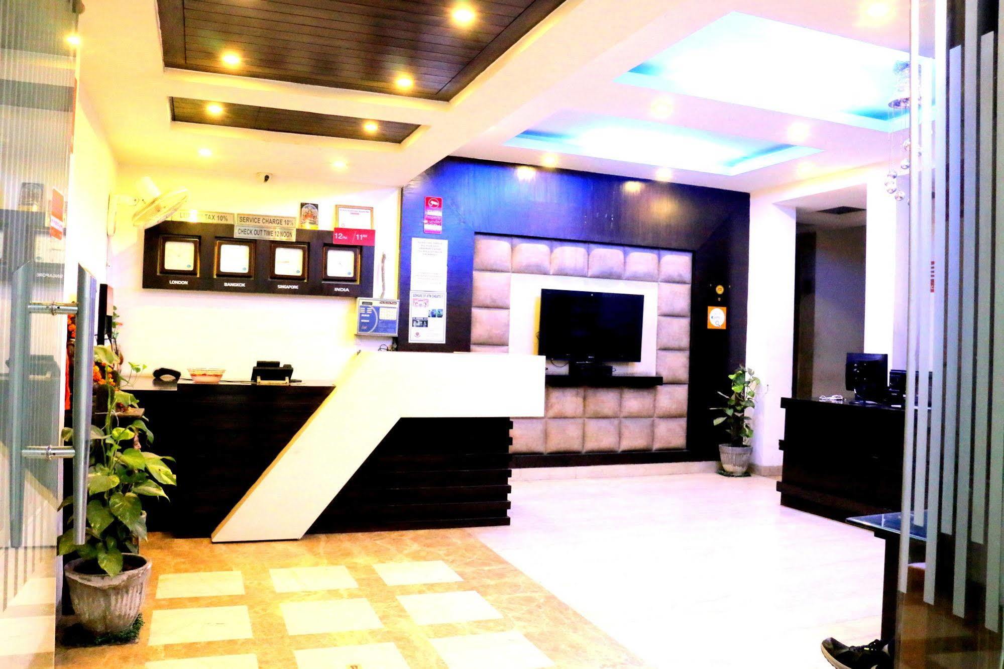 Hotel Benz International 德里 外观 照片