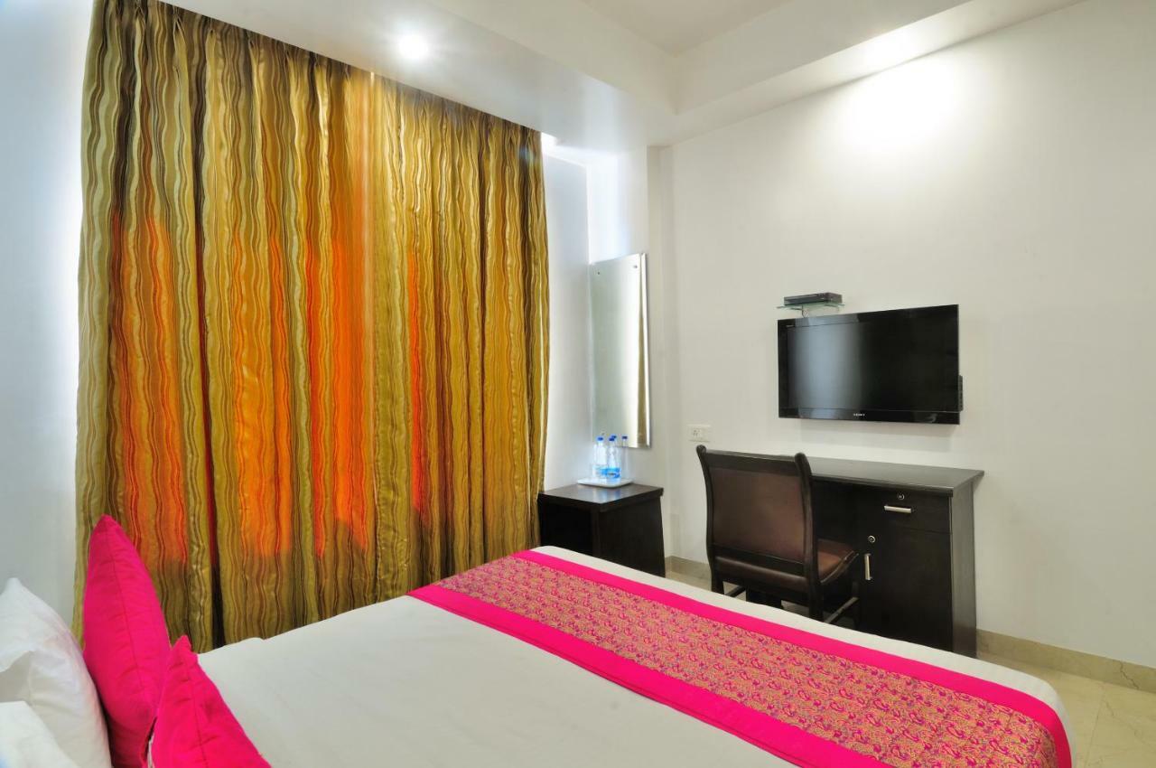 Hotel Benz International 德里 外观 照片